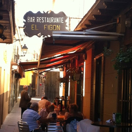 Aunque tiene terraza y comedor, el patio interior es el mejor sitio para comer en verano