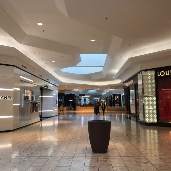 Photo taken at The Mall at Short Hills by izzy ♑. on 3/6/2020