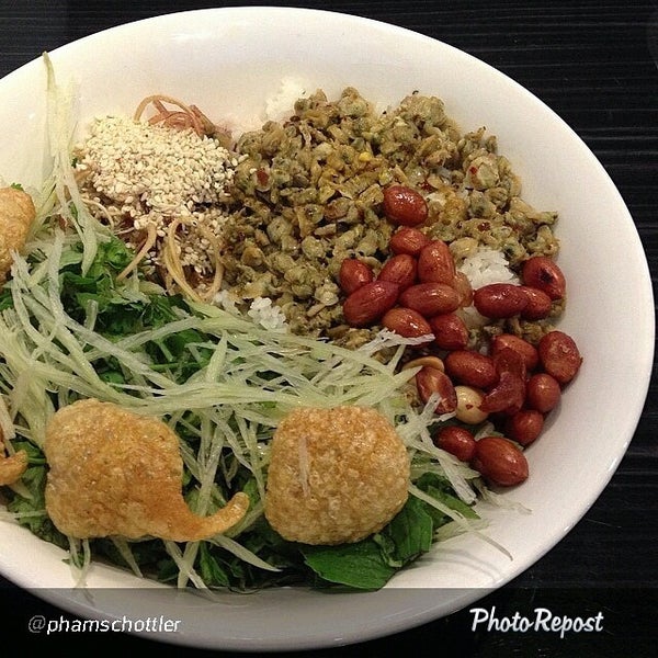 รูปภาพถ่ายที่ Hue Oi - Vietnamese Cuisine โดย Dao T. เมื่อ 8/4/2014