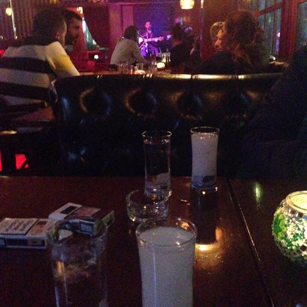 Das Foto wurde bei Irish Pub Bar &amp; Lounge von Tayfun am 2/14/2016 aufgenommen