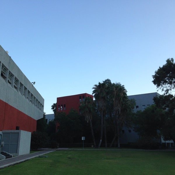 Fotos en Prepa Tec (Eugenio Garza Lagüera) - 5 tips de 832 visitantes