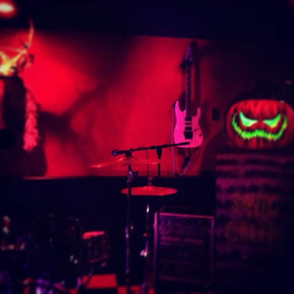 10/26/2013にOddity B.がOddity Barで撮った写真