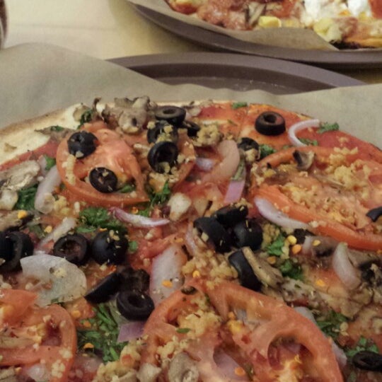 Das Foto wurde bei Pieology Pizzeria von Cyrene C. am 10/28/2013 aufgenommen