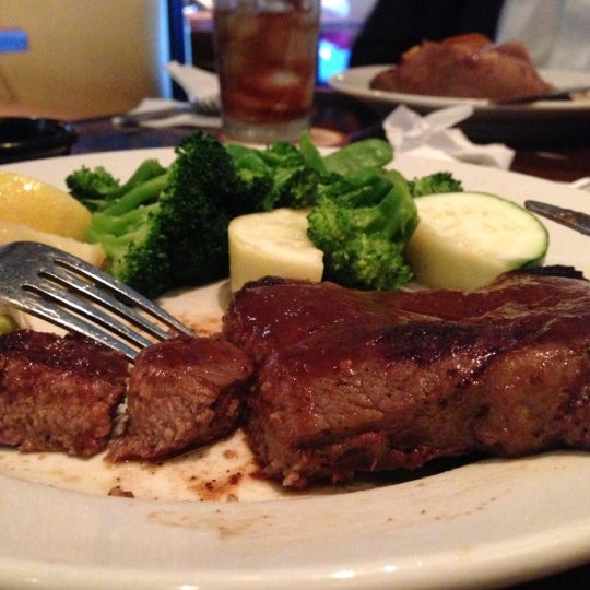 Is longhorn steakhouse closing, West Springfield