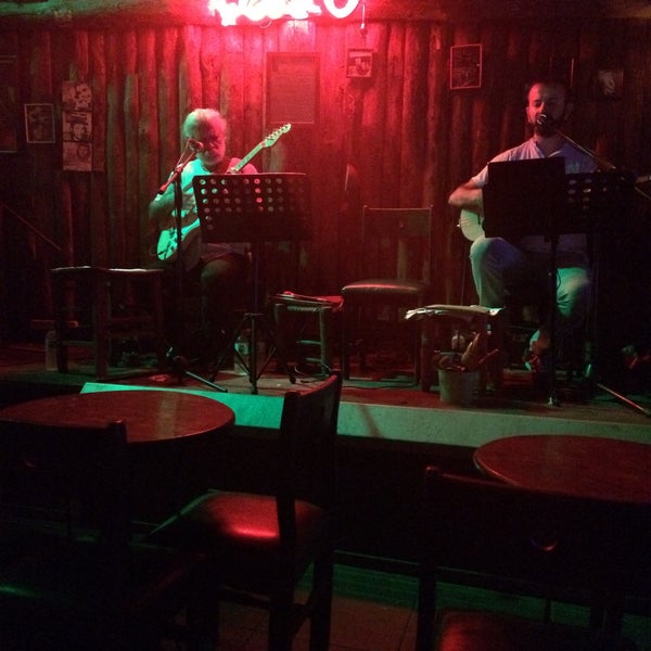 Foto diambil di Çello Cafe &amp; Bar oleh Emre Y. pada 8/18/2019