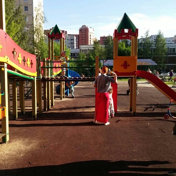 багратионова калининград детская площадка. детская площадка около садко саратов. интересные детские площадки. школьная площадка. спортивно-игровая площадка.