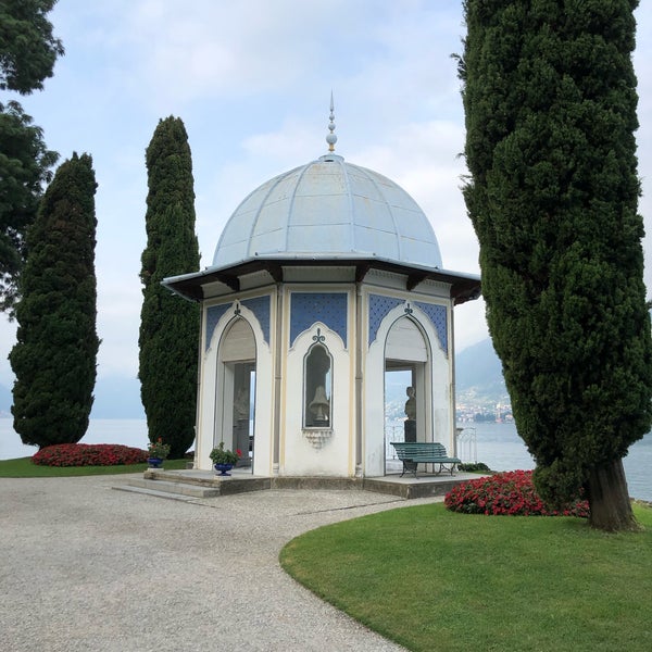 Photo taken at Giardini di Villa Melzi by Amy B. on 9/21/2020