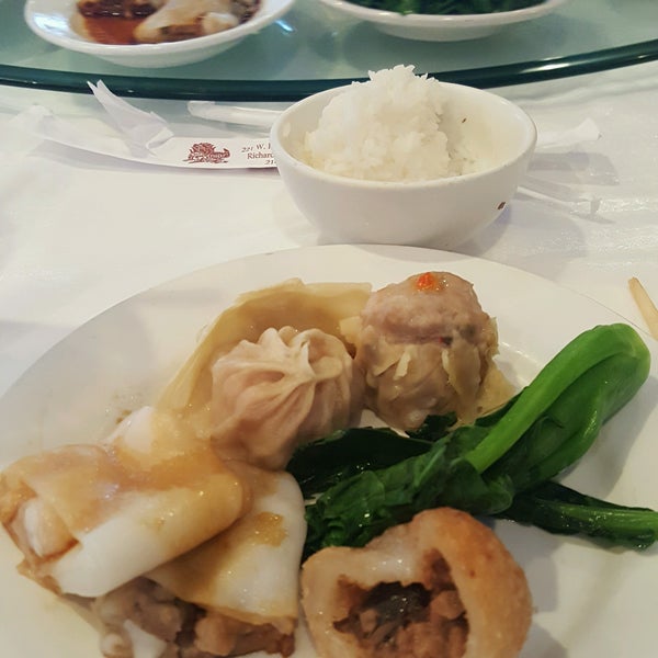 Photo taken at Kirin Court Chinese Restaurant by Alex on 9/5/2016