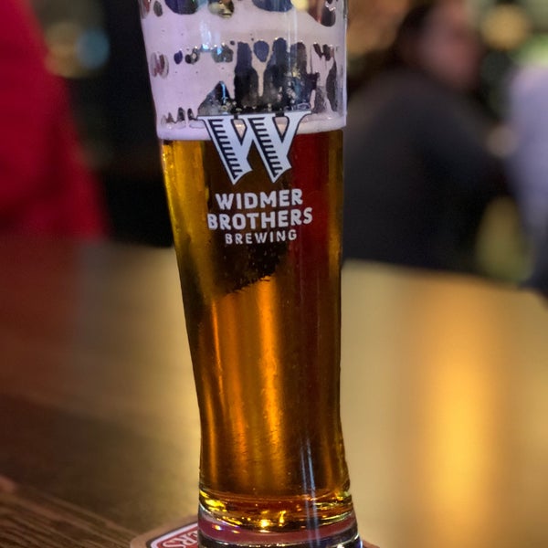 Photo prise au Widmer Brothers Brewing Company par AD N. le6/29/2018