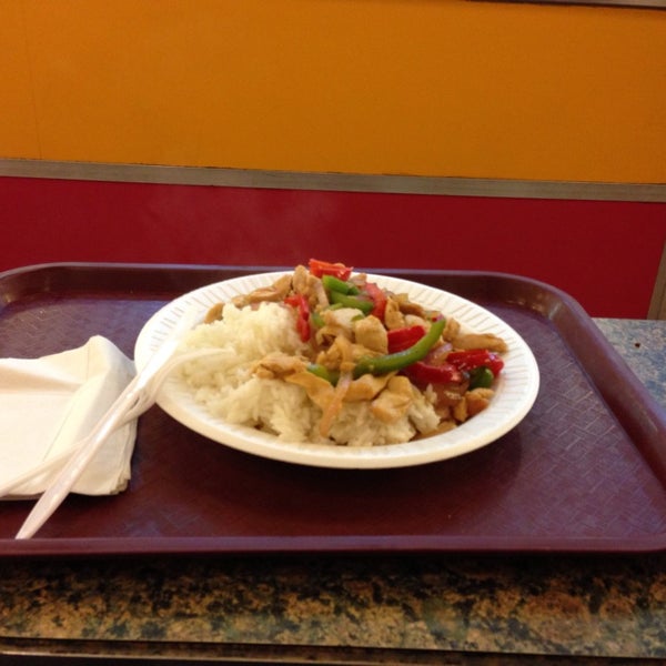 Das Foto wurde bei Port Authority Food Court von Hung P. am 6/2/2013 aufgenommen