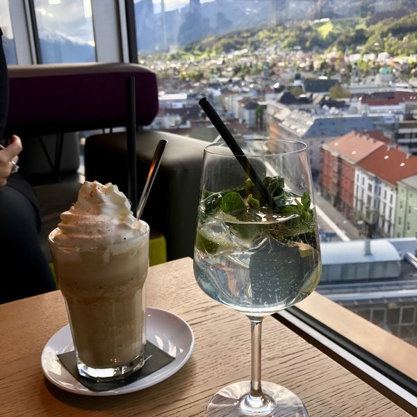 Super vista no restaurante do último andar!!! Ice Coffe e Hugo (Bebida típica da Austria)