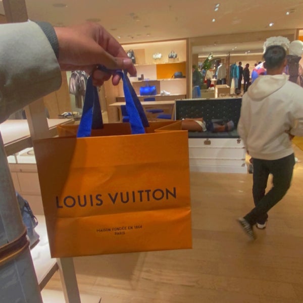 Louis Vuitton, 190 Sloane Street, London - Fashion Accessories near  Knightsbridge Tube Station