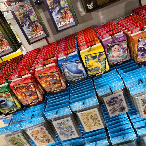 Fotos Em Pokemon Store ポケモンストア Loja De Brinquedos Em 御殿場市
