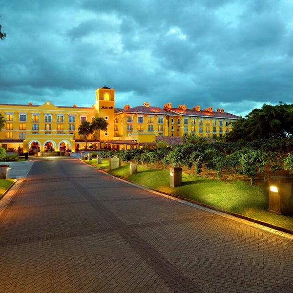 รูปภาพถ่ายที่ Costa Rica Marriott Hotel Hacienda Belén โดย Mario L. เมื่อ 11/10/2018