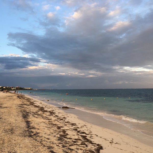 รูปภาพถ่ายที่ Único Beach โดย Brando เมื่อ 1/2/2017