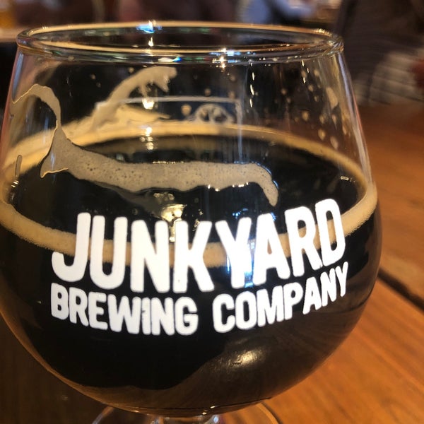 Foto scattata a Junkyard Brewing Company da Mike B. il 9/25/2021