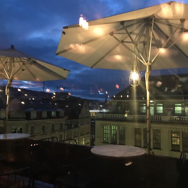 Foto tirada no(a) Rooftop Bar por Iva K. em 2/21/2017