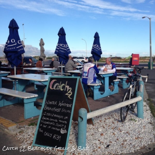 Das Foto wurde bei Catch22 Beachside Grille &amp; Bar von Maggie B. am 6/30/2013 aufgenommen
