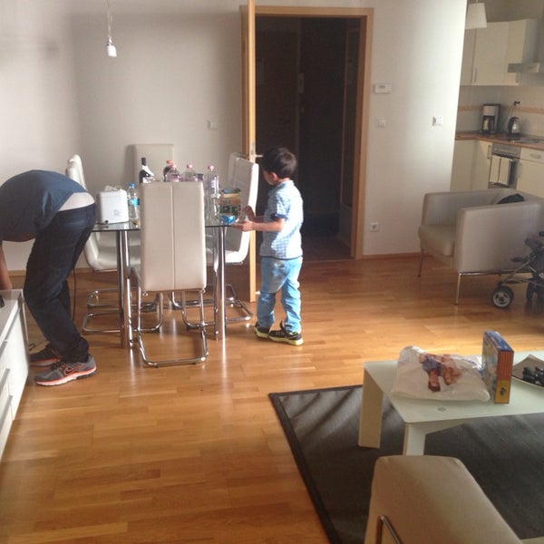 Foto diambil di 7Seasons Apartments Budapest oleh Tuncay Y. pada 6/15/2014