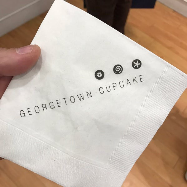 Photo taken at Georgetown Cupcake by Danilo R. on 12/31/2019