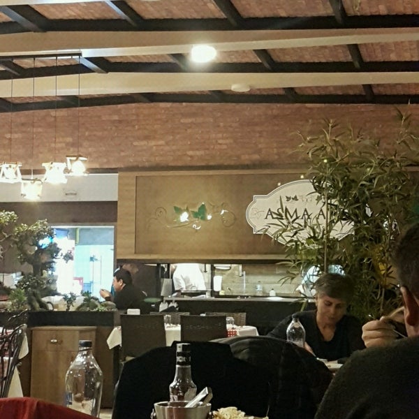 Das Foto wurde bei Asma Altı Ocakbaşı Restaurant von Hülya am 12/23/2019 aufgenommen