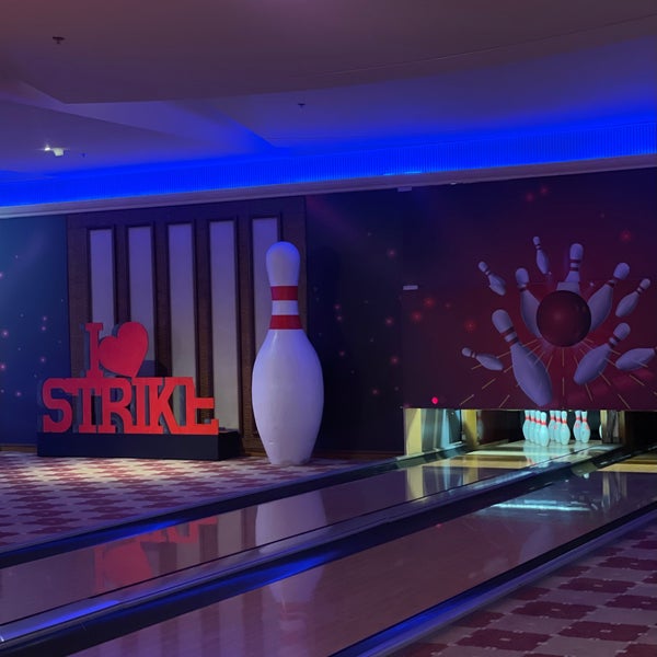 Foto tirada no(a) Strike Bowling Alley por Khawla em 7/12/2023