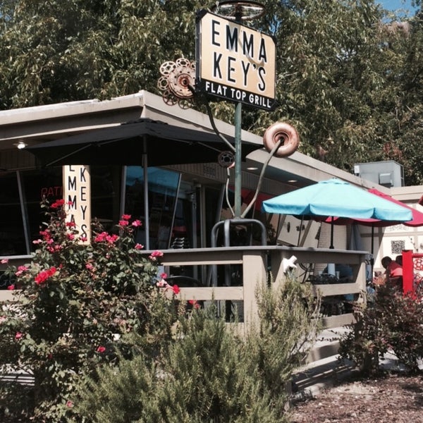 9/18/2015 tarihinde Vincent W.ziyaretçi tarafından Emma Key&#39;s Flat-Top Grill'de çekilen fotoğraf