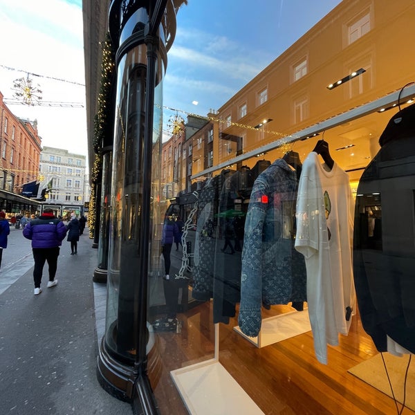 Negozio Di Abbigliamento Di Louis Vuitton a Dublino in Irlanda Fotografia  Editoriale - Immagine di marca, marchio: 190546867
