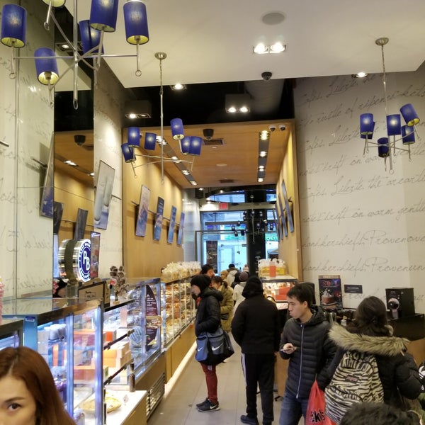 Photo taken at Paris Baguette by Terence F. on 12/25/2017