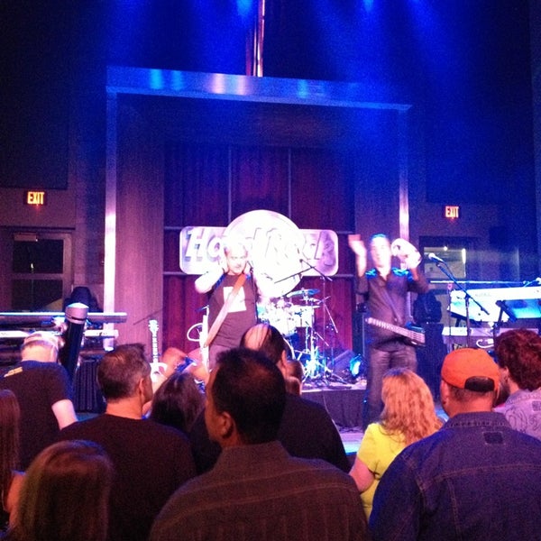รูปภาพถ่ายที่ Hard Rock Cafe Four Winds โดย Jason S. เมื่อ 8/2/2013