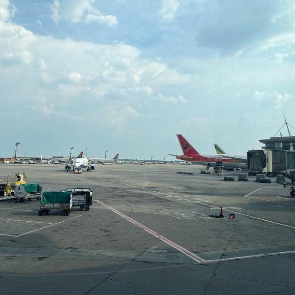 Снимок сделан в O. R. Tambo International Airport (JNB) пользователем Lubo S. 11/27/2023