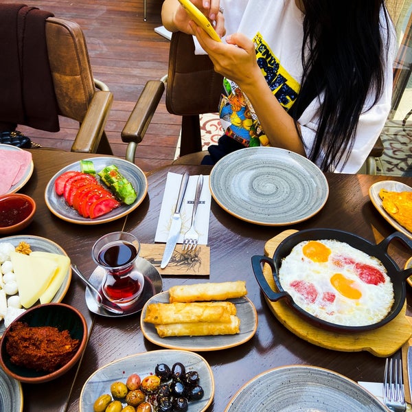 6/25/2021 tarihinde Zeynep K.ziyaretçi tarafından Mocaco Coffee'de çekilen fotoğraf