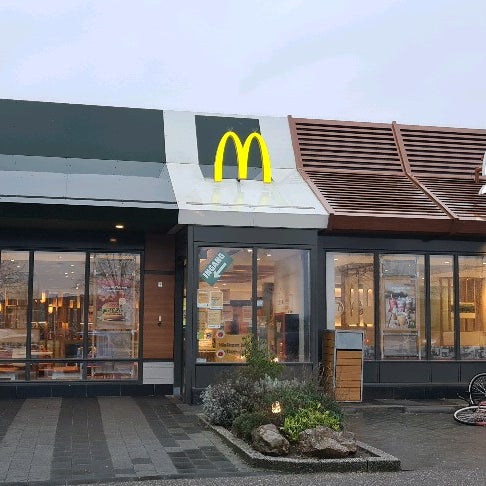 Foto tirada no(a) McDonald&#39;s por Silven D. em 1/31/2022