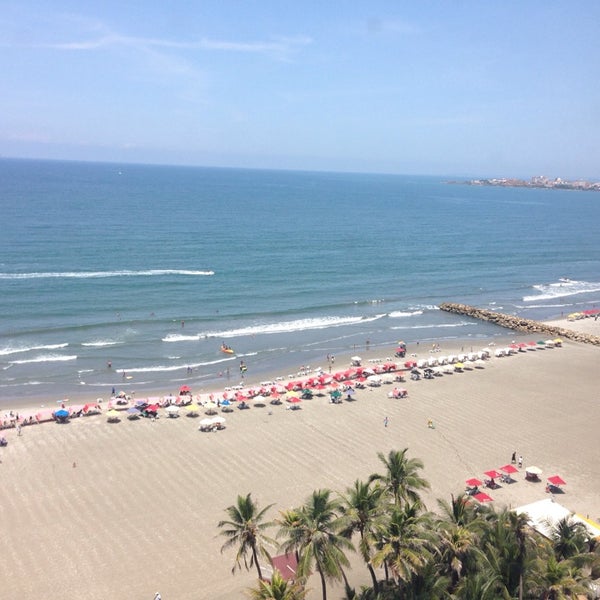 รูปภาพถ่ายที่ Hotel Dann Cartagena โดย Isra G. เมื่อ 9/19/2014