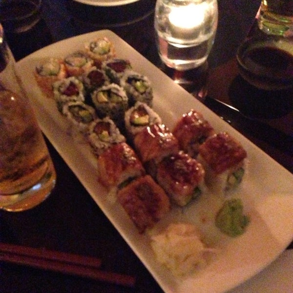 Foto tirada no(a) Ichi Sushi &amp; Sashimi Bar por Adriana S. em 9/6/2013