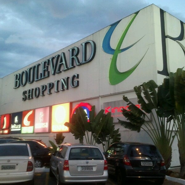 Photo taken at Boulevard Shopping by Sérgio L. on 7/12/2013