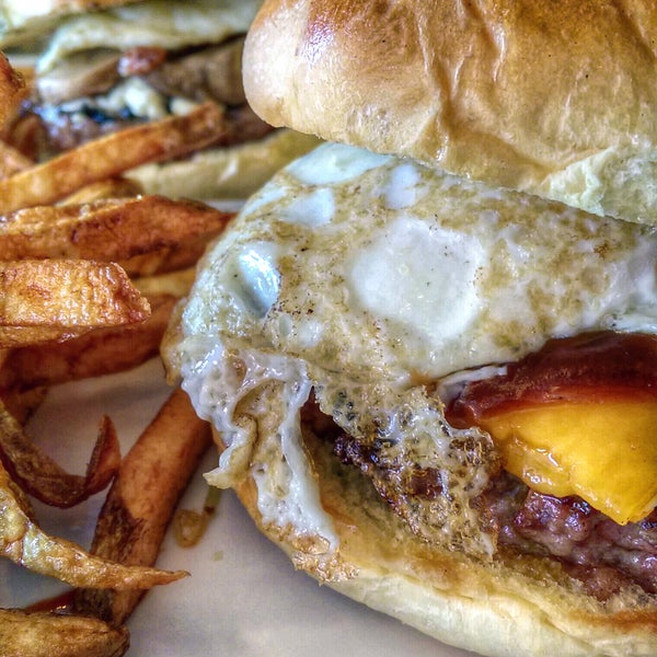 Some like to start the week off with a bang, and others with a Breakfast Burger from yours truly! Have a great week everyone! 😋 🍔 🍳 🍟