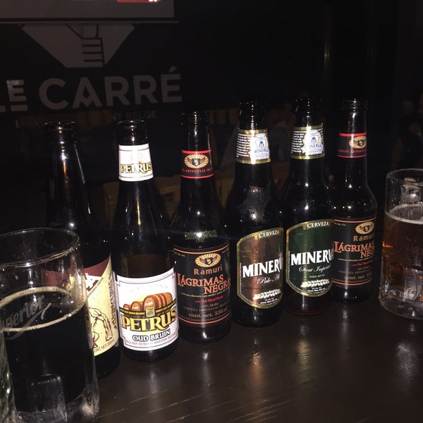 Photo taken at Le Carré Bar Belge by Josue O. on 6/26/2015