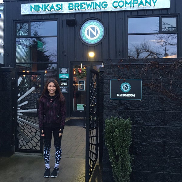 รูปภาพถ่ายที่ Ninkasi Brewing Tasting Room โดย Nick Z. เมื่อ 12/28/2015