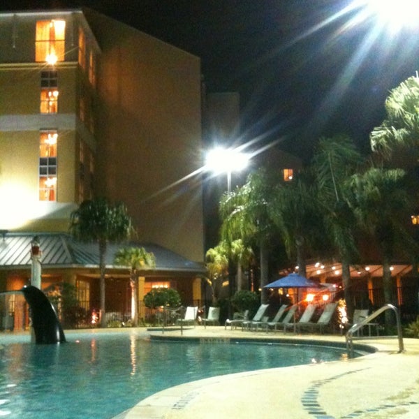 รูปภาพถ่ายที่ Fairfield Inn &amp; Suites by Marriott Orlando at SeaWorld โดย Eric S. เมื่อ 12/25/2012
