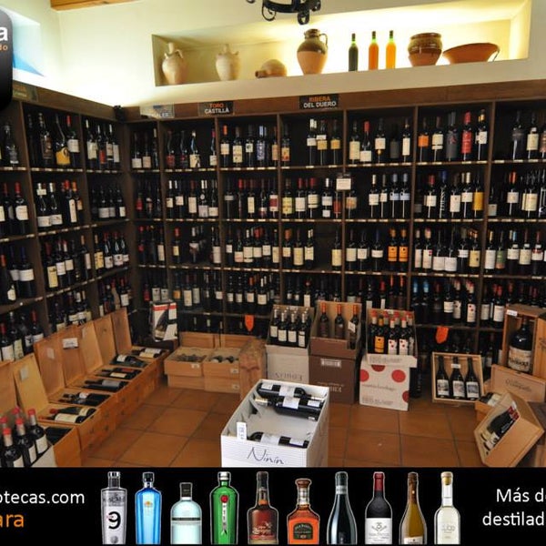 Vinalia Vinoteca con más de 3.000 referencias en exposición, una de las tiendas más especializadas de la Comunidad Valenciana