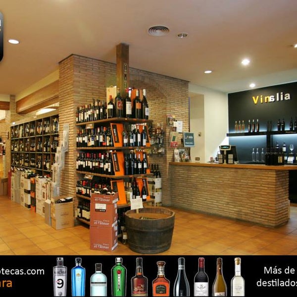 Vinalia Vinoteca con más de 3.000 referencias en exposición, una de las tiendas más especializadas de la Comunidad Valenciana