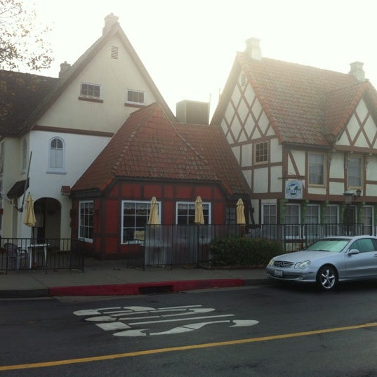 รูปภาพถ่ายที่ Hamlet Inn โดย Sergio R. เมื่อ 12/1/2012