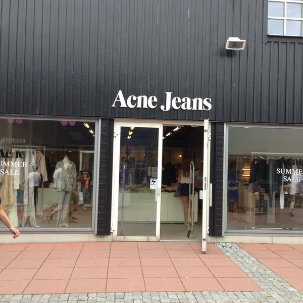 Acne Outlet visitors