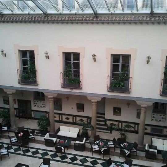 1/17/2013 tarihinde Carolina Y.ziyaretçi tarafından Hotel Palacio de Los Velada'de çekilen fotoğraf