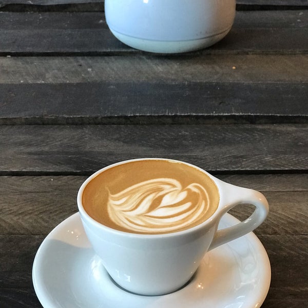1/21/2019 tarihinde A M.ziyaretçi tarafından Vespr Craft Coffee &amp; Allures'de çekilen fotoğraf