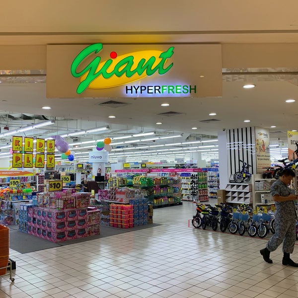 Pasar Swalayan di Downtown Core
