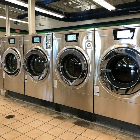Das Foto wurde bei East Wash Laundry von East Wash Laundry am 4/1/2021 aufgenommen