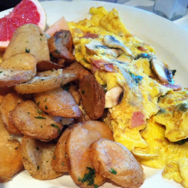 Photos at Eggspectation Breakfast Spot in Montréal