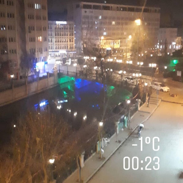 รูปภาพถ่ายที่ Sennacity Hotel โดย Şahin เมื่อ 12/14/2017